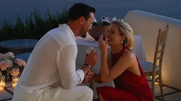 Ελίζα Σπένσερ:  Η ανιψιά της πριγκίπισσας Νταϊάνα, είπε το «ναι» στη  ρομαντική πρόταση γάμου στη Σαντορίνη