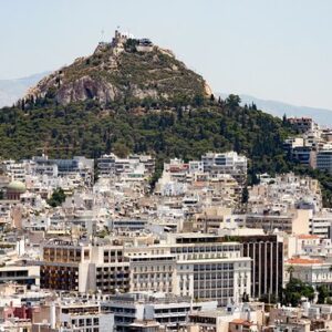 Τουρίστας έπεσε από τον Λυκαβηττό ενώ έβγαζε φωτογραφία – Μεταφέρθηκε με το τελεφερίκ στο ασθενοφόρο