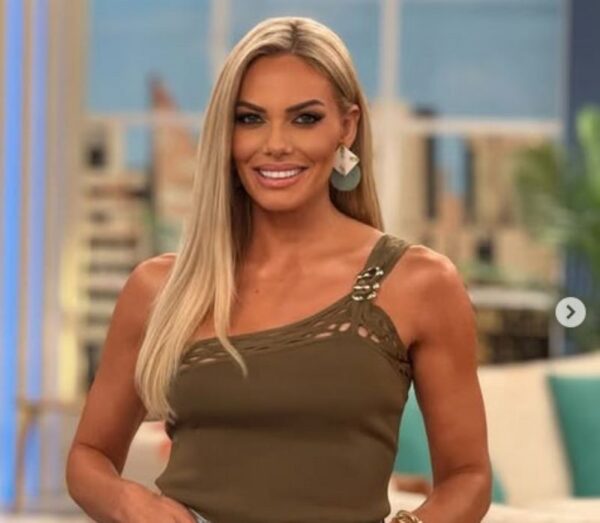 Ιωάννα Μαλέσκου: «Δεν θέλω να  τροφοδοτώ την κλειδαρότρυπα για την προσωπική μου ζωή»