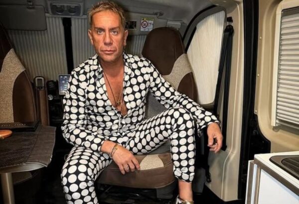 Γιώργος Μαζωνάκης: Ο “κοριός” στο σαλόνι του σπιτιού του – «Οι κάμερες ήταν συνδεδεμένες με άγνωστα emails»