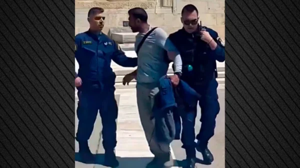 «Η αίτηση ασύλου έχει απορριφθεί και θα απελαθεί», είπε ο Θάνος Πλεύρης για τον λαθρομετανάστη που επιτέθηκε σε Εύζωνες (βίντεο)