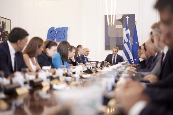 Μητσοτάκης στο υπουργικό: Στόχος η βελτίωση της καθημερινότητας του πολίτη – Μέτρα με κοινωνικό αποτύπωμα