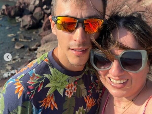 Σοφία Μουτίδου: Οι φωτογραφίες από τη Σαντορίνη με τον γοητευτικό σύντροφο της