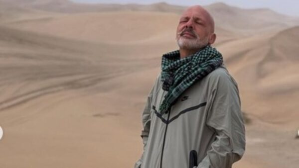 Νίκος Μουτσινάς: Φωτογραφίες και βίντεο από τους αμμόλοφους της Ναμίμπια