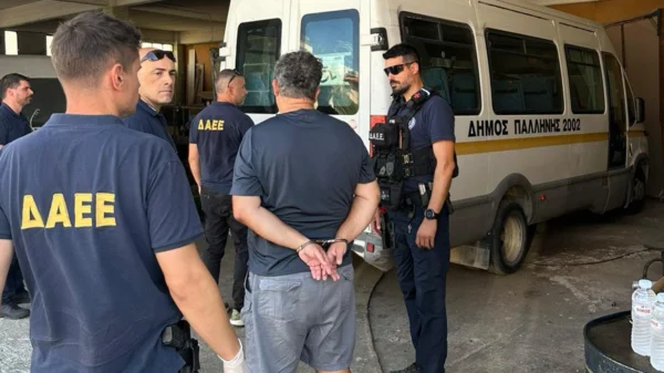 Παλλήνη: Συνελήφθη μόνιμος υπάλληλος του δήμου, κατηγορούμενος για τέσσερις εμπρησμούς