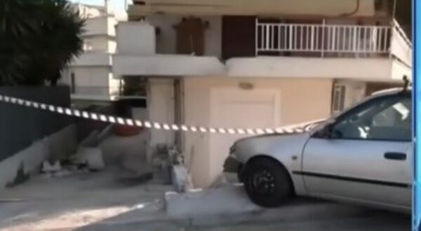 Λεωφορείο προσέκρουσε σε σπίτι στου Παπάγου – Από θαύμα δεν υπήρξαν τραυματίες – «Ήταν σαν βόμβα», λένε κάτοικοι