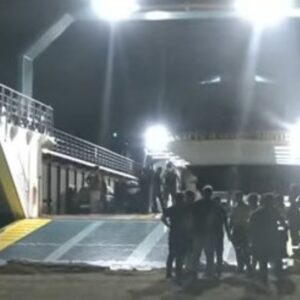 Ρυμουλκήθηκε στα Νέα Στύρα το φέρι μποτ που έπεσε σε ξέρα – Αγωγές θα καταθέσουν οι επιβάτες – Η ανακοίνωση της εταιρίας (βίντεο)