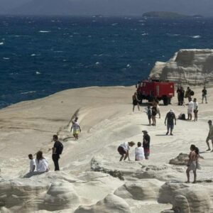 Τραγωδία στη Μήλο: Πνίγηκαν δύο τουρίστες – Παρασύρθηκαν από τους ανέμους  στο Σαρακήνικο – Πως έπεσαν στη θάλασσα
