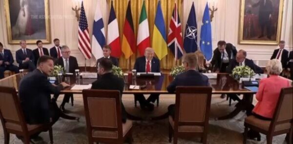 Politico: Ο Λευκός Οίκος προκρίνει τη Βουδαπέστη για την τριμερή συνάντηση Τράμπ, Πούτιν, Ζελένσκι