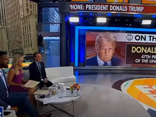 Αδιακρισία στο φούλ: Ο Τραμπ αποκάλυψε στον αέρα τη σχέση παρουσιαστών του Fox – Ρωτούσε και για τα οικονομικά τους – Βίντεο