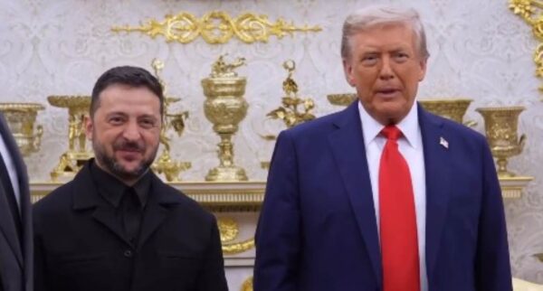 Τραμπ σε Μακρόν: «Ακούγεται τρελό αλλά ο Πούτιν θέλει συμφωνία για χάρη μου» – Η Ευρώπη θα χρηματοδοτήσει όπλα αξίας 90 δισ δολαρίων από τις ΗΠΑ για την Ουκρανία