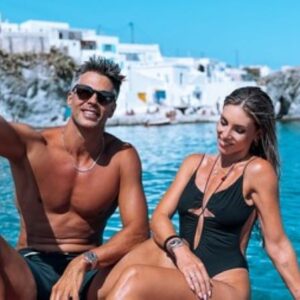Αθηνά Οικονομάκου: Με τον Μπρούνο Τσερέλα και τα παιδιά της στην Πάρο πριν από τον γάμο – Οι πρώτες φωτογραφίες