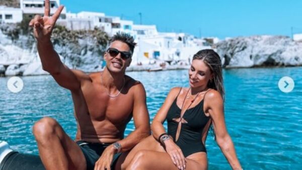 Αθηνά Οικονομάκου – Μπρούνο Τσερέλα: Νέες φωτογραφίες με φιλιά και αγκαλιές στη θάλασσα