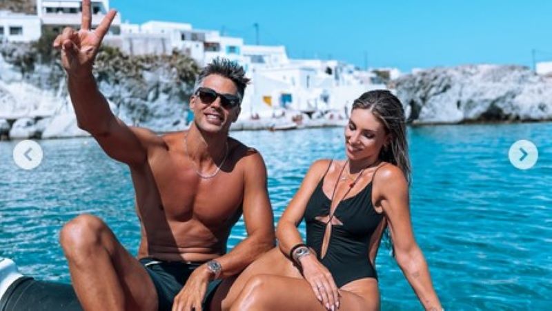 Αθηνά Οικονομάκου – Μπρούνο Τσερέλα: Νέες φωτογραφίες με φιλιά και αγκαλιές στη θάλασσα