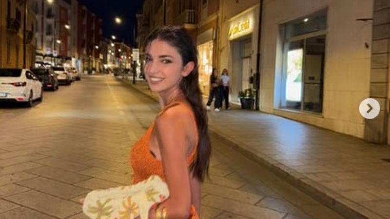 Ιφιγένεια Τζόλα: Σε σκάφος απολαμβάνει τα μπάνια της στα καταγάλανα νερά της Σαρδηνίας – Φωτογραφίες και βίντεο