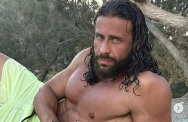 Ξανά ερωτευμένος ο Κωνσταντίνος Βασάλος – Αυτή είναι η νέα του σύντροφος – «Είναι πολύ όμορφοι και οι δύο» (βίντεο)