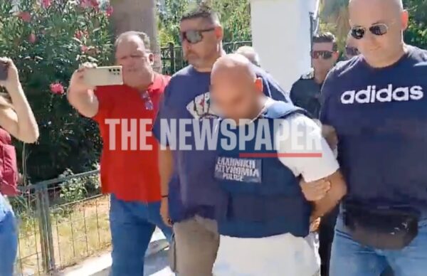 Βόλος: Για ανθρωποκτονία από πρόθεση διώκεται ο συζυγοκτόνος – «Θόλωσα», είπε στη 18χρονη κόρη του που ήταν στα δικαστήρια – Βίντεο