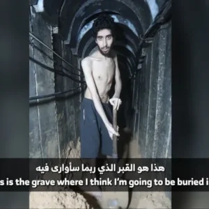 Βίντεο της Χαμάς με αποστεωμένο Ισραηλινό όμηρο να σκάβει τον τάφο του:  “Τρώνε ό,τι τρώμε. Πίνουν ό,τι πίνουμε”, λέει η τρομοκρατική οργάνωση