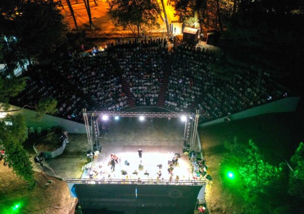 Η ΕΡΤ τίμησε τα 60 χρόνια από την ίδρυση του ραδιοφωνικού σταθμού Ορεστιάδας με μια ξεχωριστή συναυλία