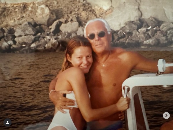 Τζένη Μπαλατσινού: Αποχαιρετά τον Giorgio Armani – «Ένας άνθρωπος που αγάπησε βαθιά τη γυναίκα»