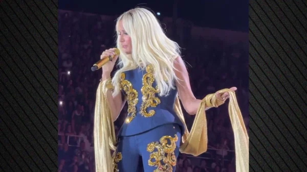 Άννα Βίσση: Εντυπωσιακή ξεσήκωσε το κοινό στο κατάμεστο Καλλιμάρμαρo – Bίντεο