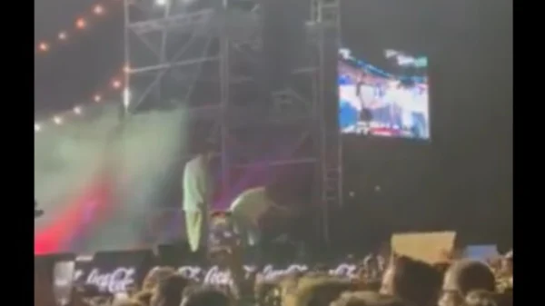 «Εντάξει, νικήσαμε» – Ο Αργυρός διέκοψε τη συναυλία στη Θεσσαλονίκη για να δει το φινάλε της Εθνικής μπάσκετ – Βίντεο