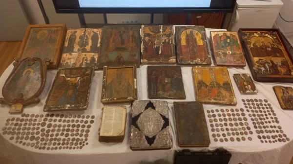 Kαλάβρυτα: Δείτε  τα κειμήλια που ήθελε να πουλήσει ο ηγούμενος της Μονής Μεγάλου  Σπηλαίου – Από νομίσματα έως Ευαγγέλια του 18ου αιώνα