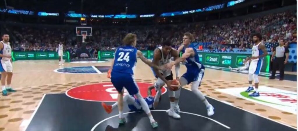 Eurobasket 2025: Με πρωταγωνιστή τον Γιάννη Αντετοκούνμπο , η Ελλάδα νίκησε με 92-89 την Φινλανδία και πήρε το χάλκινο μετάλλιο