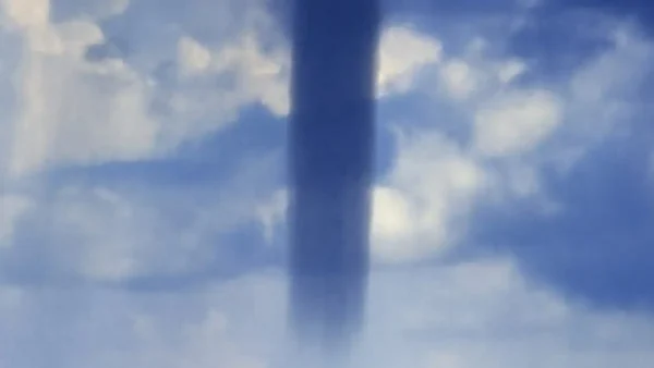 Χαλκιδική: Εντυπωσιακός υδροστρόβιλος – Μια γιγάντια στήλη σα να  ενώνει ουρανό και θάλασσα (βίντεο)