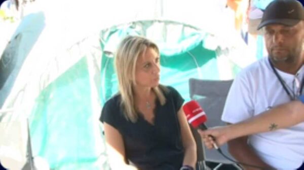 Πάνος Ρούτσι – Μαρία Καρυστιανού «Θα μένουμε εδώ μέχρι να δεχθούν την εκταφή» (βίντεο)