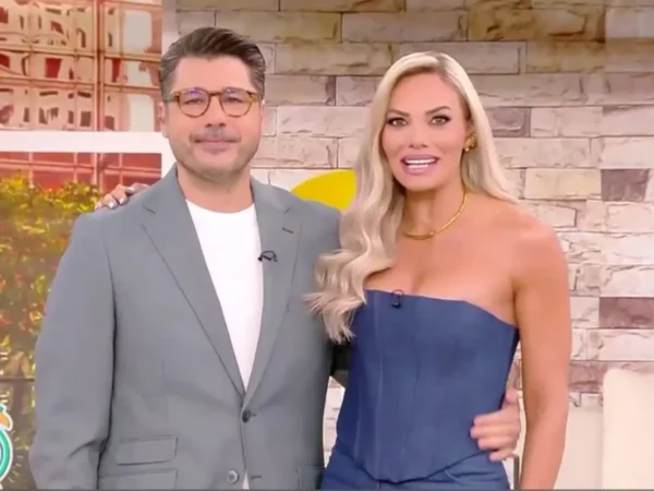 Πρεμιέρα για τον Λάμπρο Κωνσταντάρα και την Ιωάννα Μαλέσκου – «Σαν να μην πέρασε μια μέρα» (βίντεο)