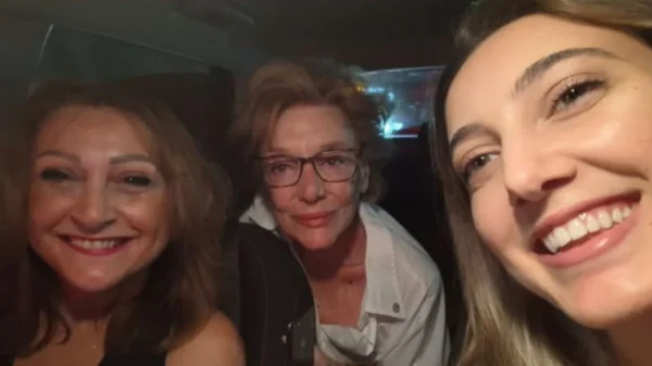 Η Μάρω Κοντού ζήτησε από δύο γυναίκες να την πάρουν στο αυτοκίνητο λόγω της απεργίας των ταξί