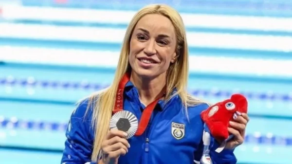 Οδηγός ταξί αρνήθηκε στην Παραολυμπιονίκη Καρολίνα Πελενδρίτου να πάρει μαζί της τον σκύλο-οδηγό της – Βίντεο