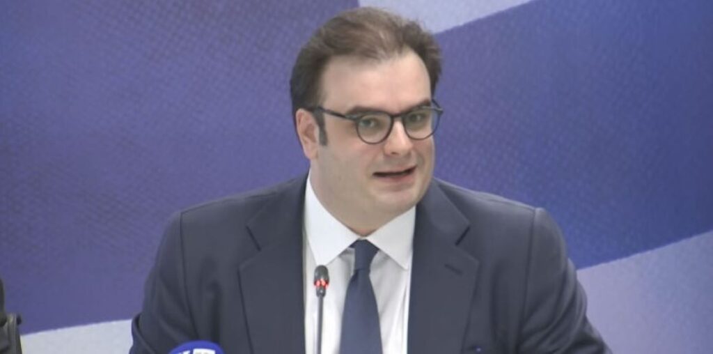 Live – Πιερρακάκης: Καταργείται ο ΕΝΦΙΑ για οικισμούς έως 1.500 κατοίκους – H εξειδίκευση για τις φοροελαφρύνσεις και τα μέτρα της ΔΕΘ
