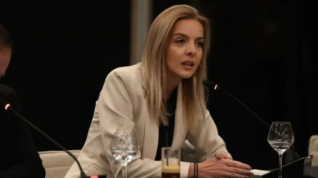 Η Αρχή για το ξέπλυμα δέσμευσε 30 αυτοκίνητα, Ferrari, Porsche και 11 ακίνητα της Πόπης Σεμερτζίδου και συγγενών της για τις επιδοτήσεις του ΟΠΕΚΕΠΕ