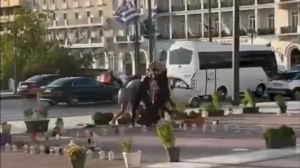 ΕΛΑΣ: Πέντε συλλήψεις για τη συμπλοκή Ισραηλινών με Παλαιστίνιους στο Μνημείο του Αγνώστου Στρατιώτη