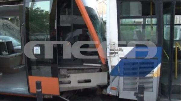 Πειραιάς: Τράμ συγκρούστηκε με λεωφορείο – Τραυματίες 30 επιβάτες – Πως έγινε το δυστύχημα (βίντεο)