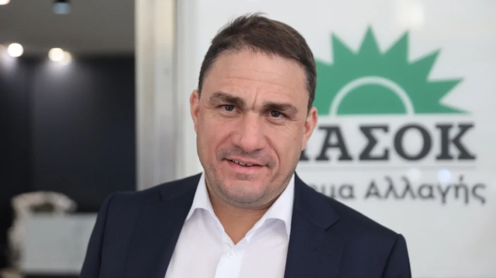 ΠΑΣΟΚ: Θυμήθηκαν τη μεσαία τάξη μετά από 6 χρόνια φορολογικής αφαίμαξης