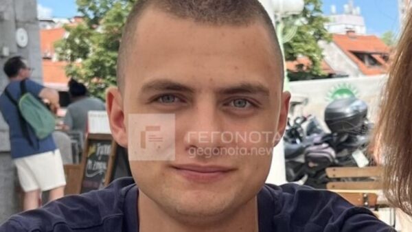 Βόλος: Σε κατάσταση σοκ οι γονείς του 20χρονου Ιάσονα –Υποχώρησε το πλεξιγκλάς που πάτησε και έπεσε στον φωταγωγό