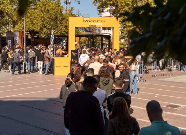 Η απόλυτη εμπειρία Formula 1 στην Πάτρα αυτή την Κυριακή – Η πλατεία Τριών Συμμάχων φιλοξενεί το showcar της McLaren F1 Team και προσομοιωτές F1 που ανεβάζουν την αδρεναλίνη στα ύψη