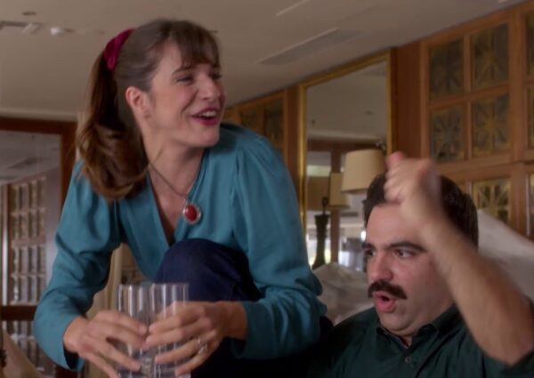 «HOTΕΛ ΕΛVIRA»: Η Ελβίρα σχηματίζει την «ομάδα έμπιστών» της για την αναγέννηση του ξενοδοχείου – Τρέϊλερ