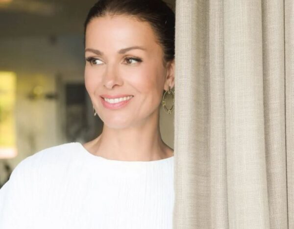 Τζίνα Αλιμόνου: Σε 10 μήνες φυλάκιση με αναστολή καταδικάστηκε ο πρώην σύντροφό της για ενδοοικογενειακή βία σε βάρος της