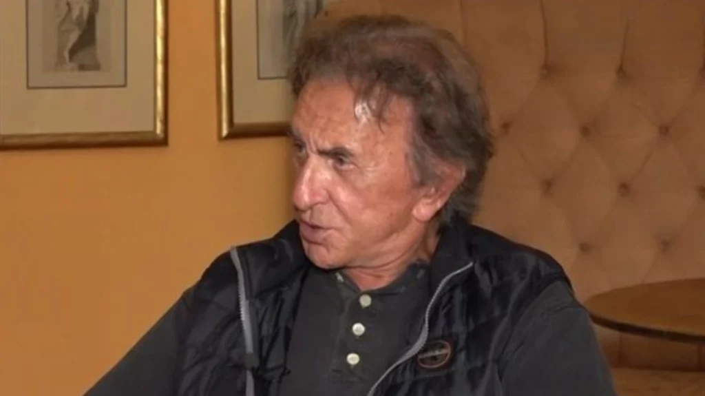 Αργύρης Παπαργυρόπουλος: Του κάνουν έξωση από το σπίτι του στη Γλυφάδα – “Έχουν αλλάξει τις κλειδαριές και δεν με αφήνουν να μπω”(βίντεο)