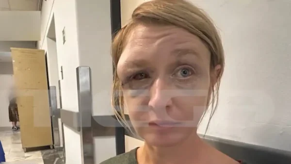 Κορωπί: Σοκάρει η εικόνα της 40χρονης που ξυλοκοπήθηκε – «Δεν πιστεύω ότι μου επιτέθηκε ο σύντροφός μου, έχουμε σχέση αγάπης,  μπορεί οι γείτονες» λέει