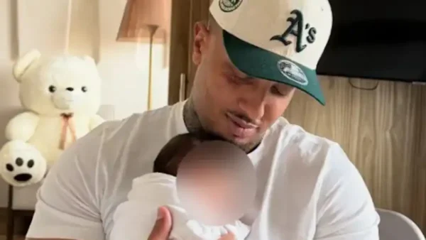 Light: Oι νέες τρυφερές φωτογραφίες με τον νεογέννητο γιο του