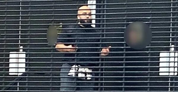 Μάντσεστερ: Aυτός είναι ο δράστης του μακελειού στην εβραϊκή συναγωγή με δύο νεκρούς, λίγο πριν πέσει νεκρός από αστυνομικά πυρά – Βίντεο