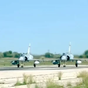 Θεσσαλονίκη – 28η Οκτωβρίου: Η απογείωση των Mirage από την Τανάγρα, οι σχηματισμοί των Rafale – Εντυπωσίασαν τα νέα οπλικά συστήματα στην παρέλαση (βίντεο)