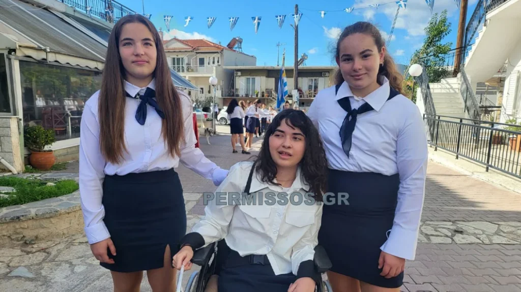 Θεσπιές: Έκανε παρέλαση η μικρή Αλεξία 6 χρόνια μετά τον βαρύτατο τραυματισμό της στο κεφάλι από αδέσποτη σφαίρα (Βίντεο)