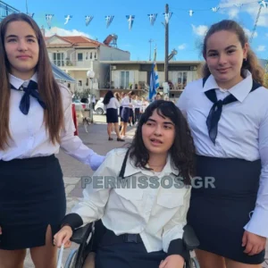 Θεσπιές: Έκανε παρέλαση η μικρή Αλεξία 6 χρόνια μετά τον βαρύτατο τραυματισμό της στο κεφάλι από αδέσποτη σφαίρα (Βίντεο)