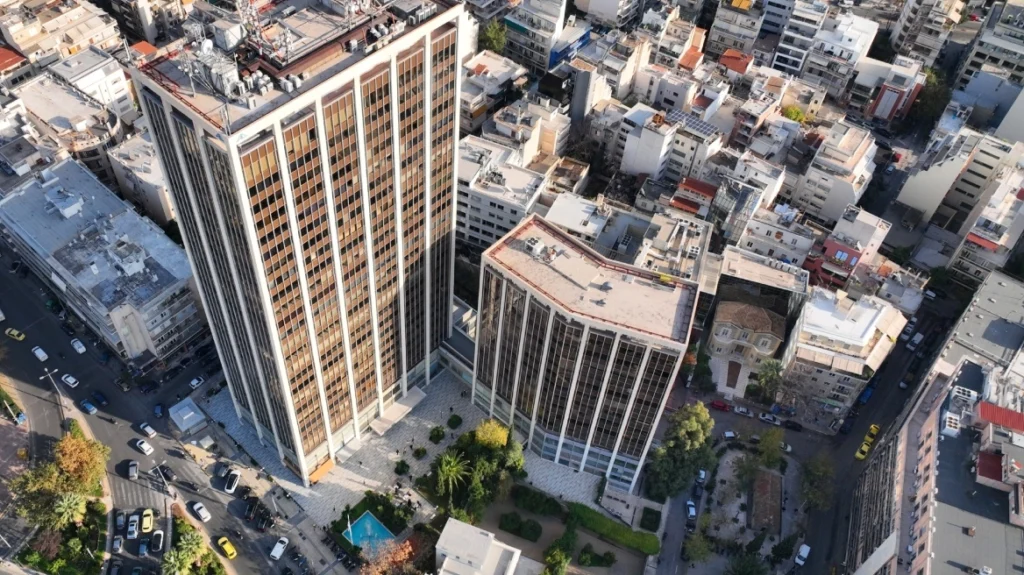 Έσβησε η φωτιά στον Πύργο Αθηνών – Τι την προκάλεσε